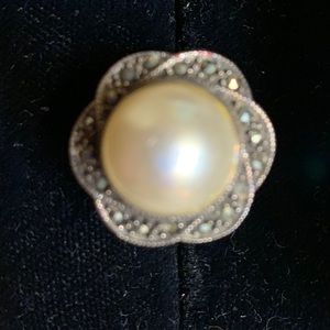 Pearl and 925 sterling silver ring
